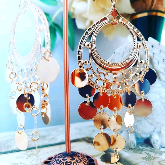 Gold dangling earrings - Picture 1 of 3
